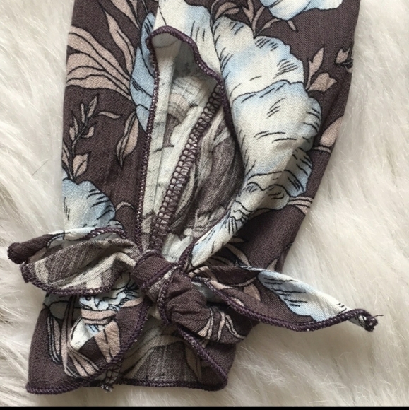 Nordstrom One Clothing Off The Shoulder Gray Blue Floral Flutter Tie Sleeve Top - Picture 5 of 8